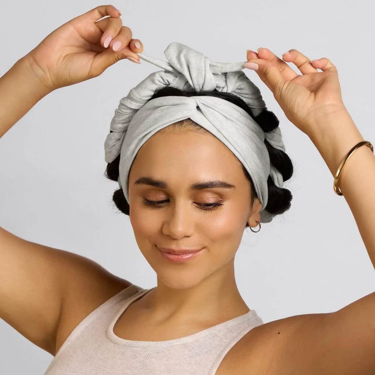 Heatless Headband Creates Soft Natural Curls