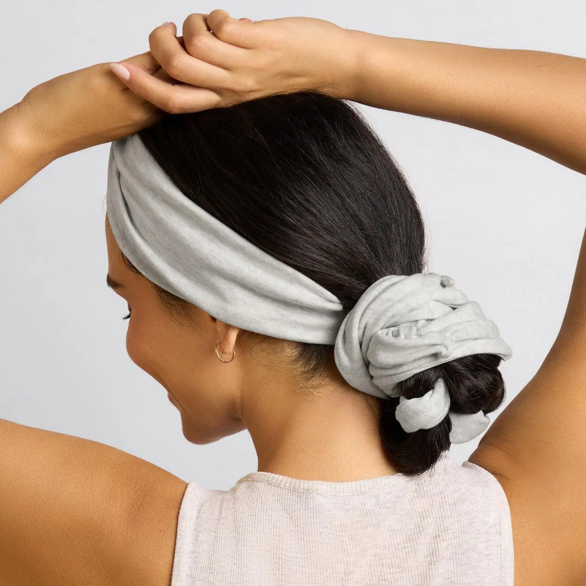 Heatless Headband Creates Soft Natural Curls